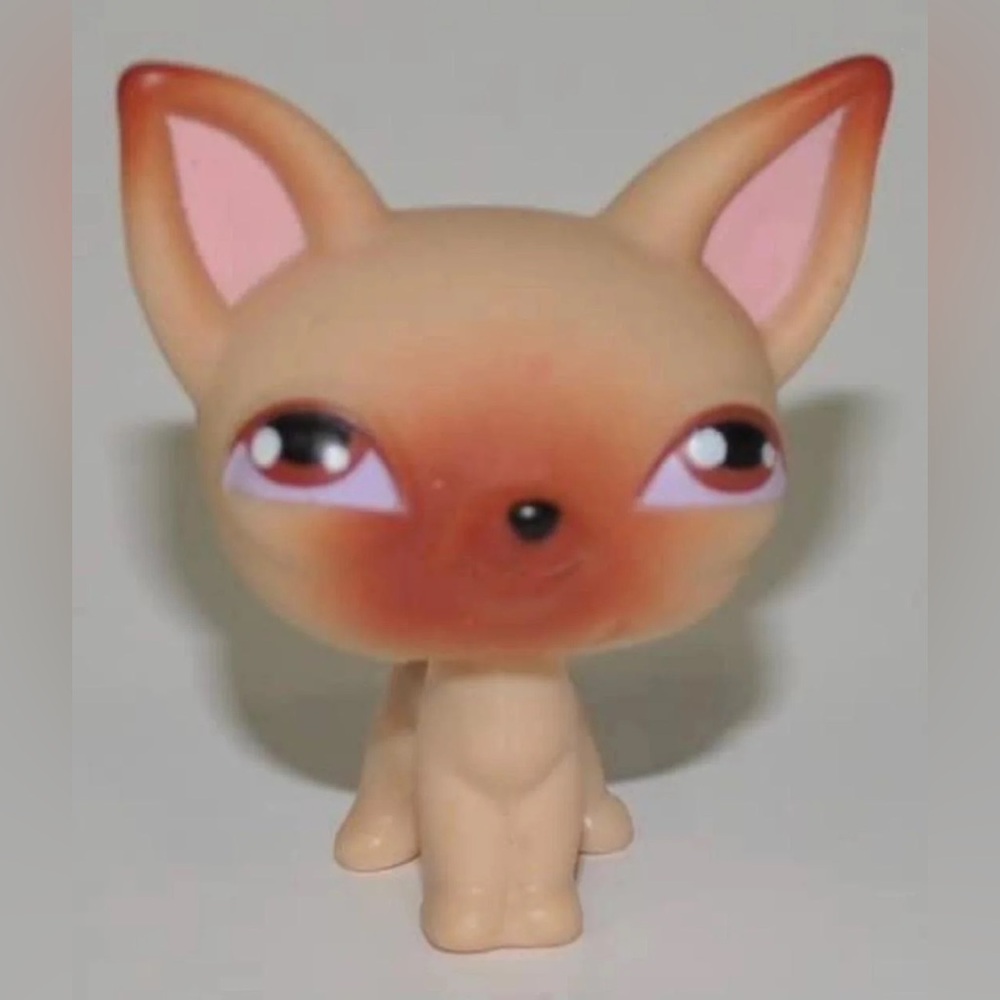 Hasbro Littlest Pet Shop Chihuahua #001 Figurine for Collectors 2005